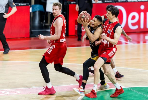 驰骋在那不 驰骋在那不